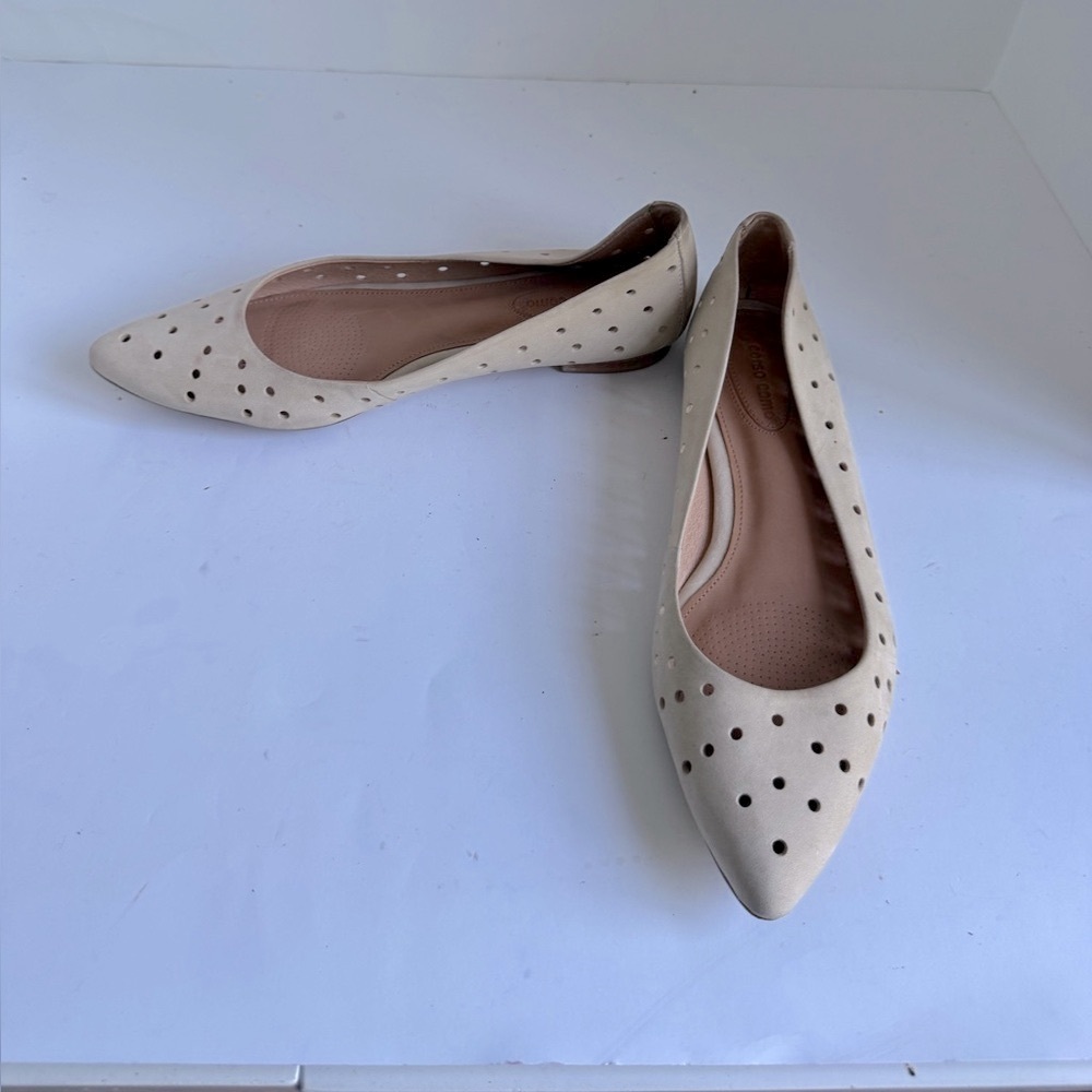 Corso Como Womens Cut Out Perforated Pointed Toe Leather Flats Tan. Size 8